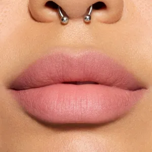 MAC Cosmetics Powder Kiss Lip + Cheek Mousse multifunkčné líčidlo na pery a tvár odtieň Velvet Teddy 5 ml