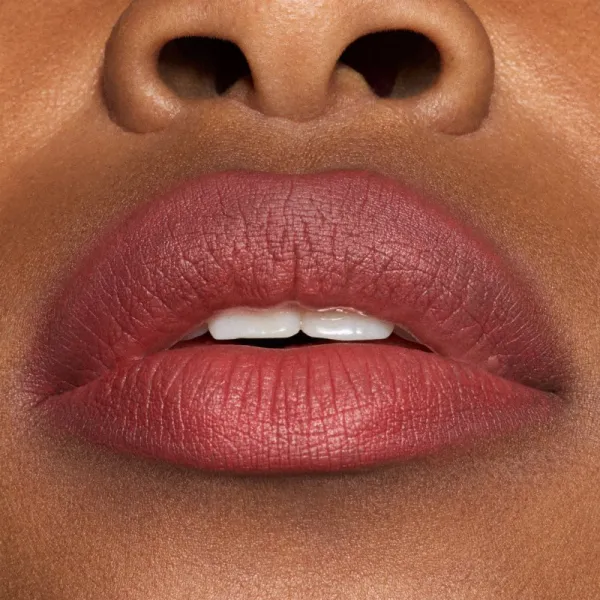 MAC Cosmetics Powder Kiss Hazy Matte matný rúž odtieň Dubonnet Buzz 3.5 g