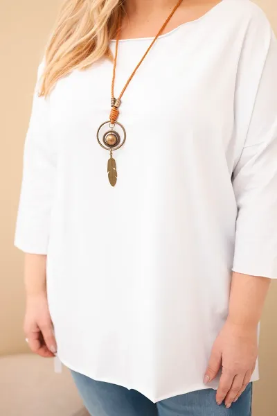Plus size asymetrická blúzka s náhrdelníkom