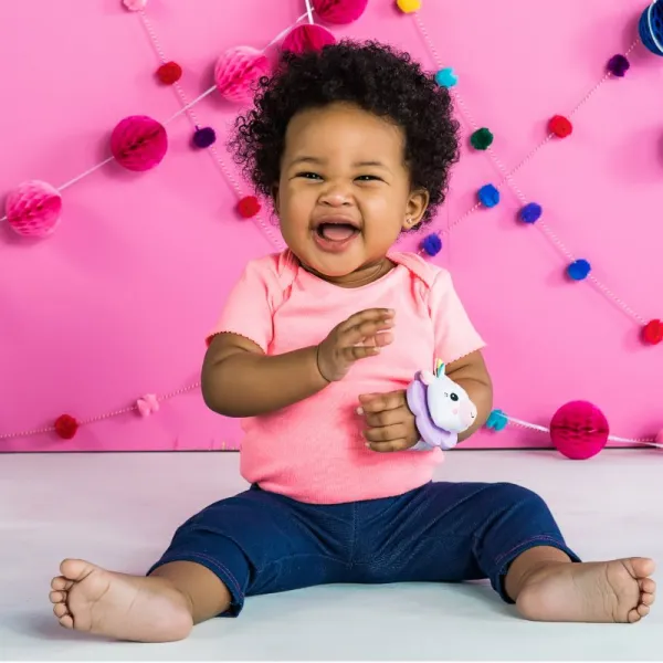 Bright Starts Wrist Pals Toy hrkálka na ruku s hryzadielkom Unicorn & Llama 0 m+ 2 ks