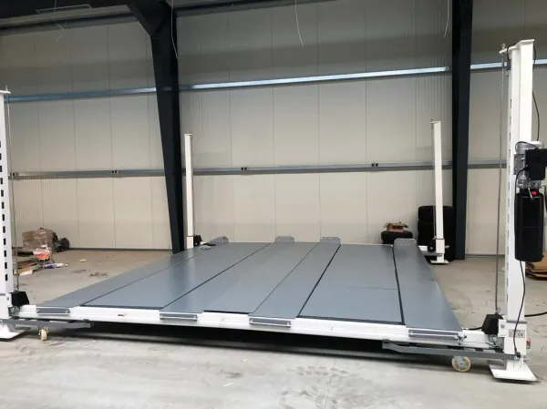 Eurolifter Dvojitý parkovací zdvihák EXCLUSIVE – 4 stĺpy, 4,5 t, oceľová podlaha
