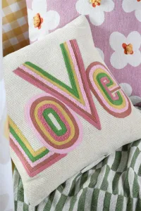 STOF Dekoratívny vankúš Sweet Love 40x40 cm krémový