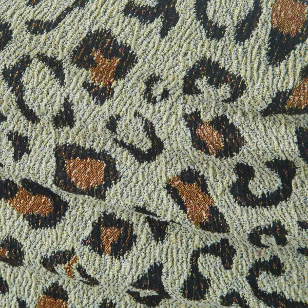 Pružný poťah s leopardím vzorom na stoličku