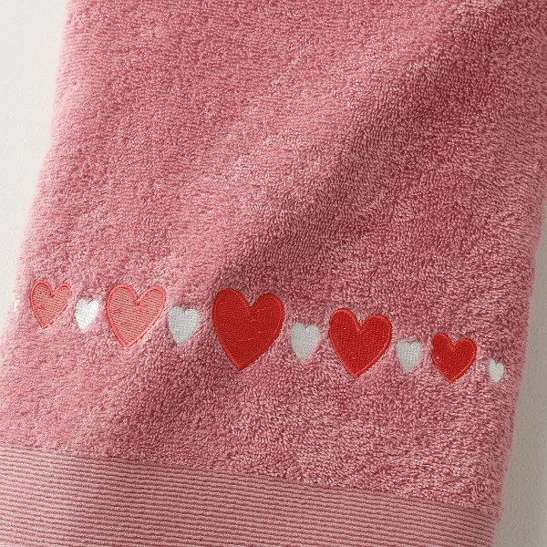 Kúpeľňový textil s výšivkou sŕdc
