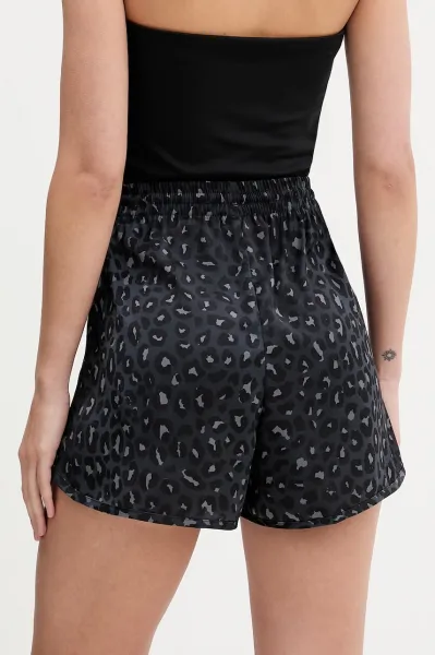 Šortky adidas Originals Stn Shorts