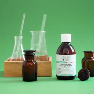 Bielenda Dr Medica Acne dermatologická čistiaca emulzia pre mastnú pleť so sklonom k akné 250 ml