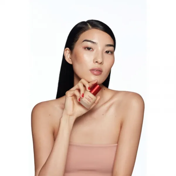 TIRTIR Mask Fit Red Foundation rozjasňujúci tekutý make-up s hydratačným účinkom odtieň 33C Hazel 30 ml