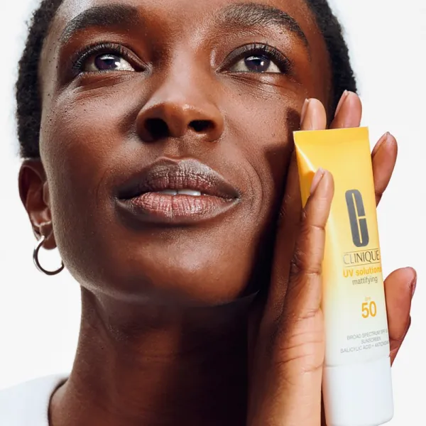 Clinique Sun UV Solutions Matifying Sunscreen SPF 50 opaľovací krém na tvár so zmatňujúcim efektom 40 ml