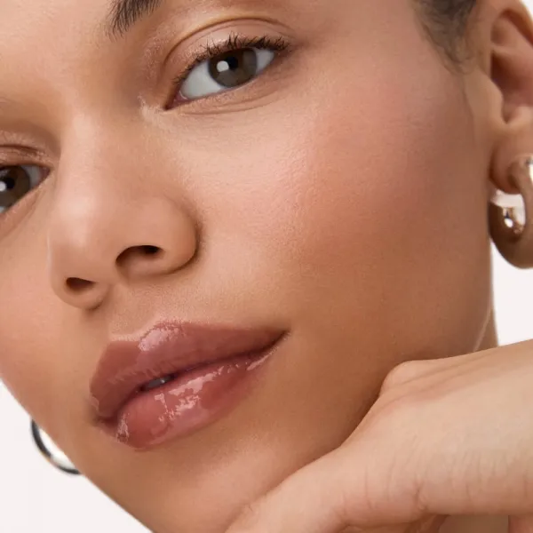 Catrice Peptide Bliss Glossy Lip Balm lesklý balzam na pery s peptidmi odtieň 040 Toffee Touched 10 ml