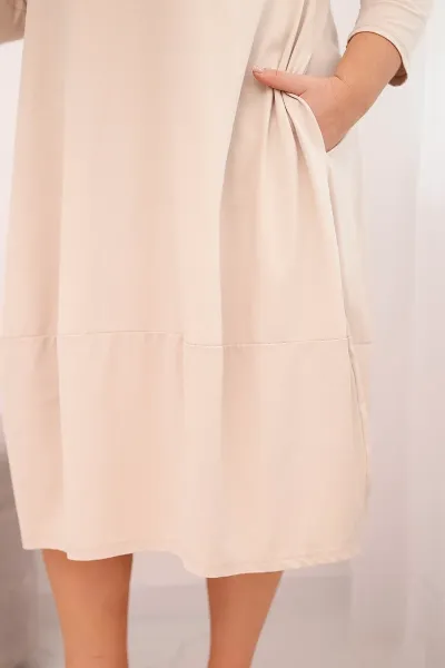 Plus size dámske šaty s vreckami béžové