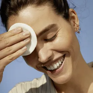 NIVEA Q10 Power čistiace pleťové mlieko proti vráskam 200 ml