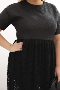 Legínovo Dámske plus size šaty s krátkym rukávom a čipkovým spodkom čierne Farba: Čierna, Veľkosť: UNI