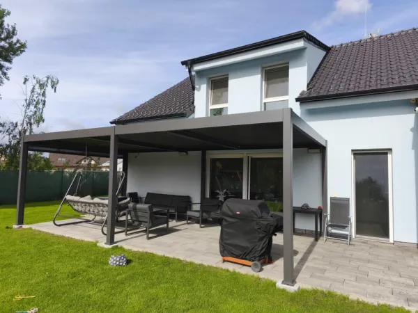 Bioklimatická pergola INTRO DUO 8x4 m k stene Rojaplast
