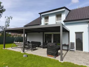 Bioklimatická pergola INTRO DUO 8x4 m k stene Rojaplast