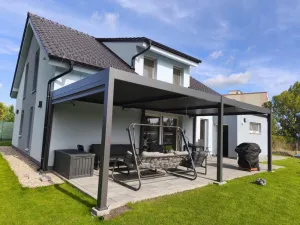 Bioklimatická pergola INTRO DUO 8x4 m k stene Rojaplast